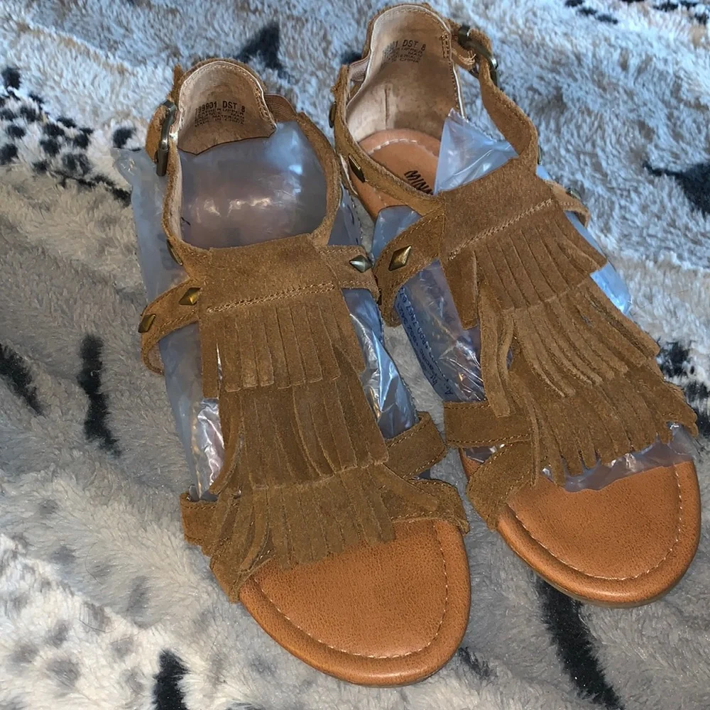 Minnetonka Merriam Suede Leather Fringe Wedge Sandals — 8